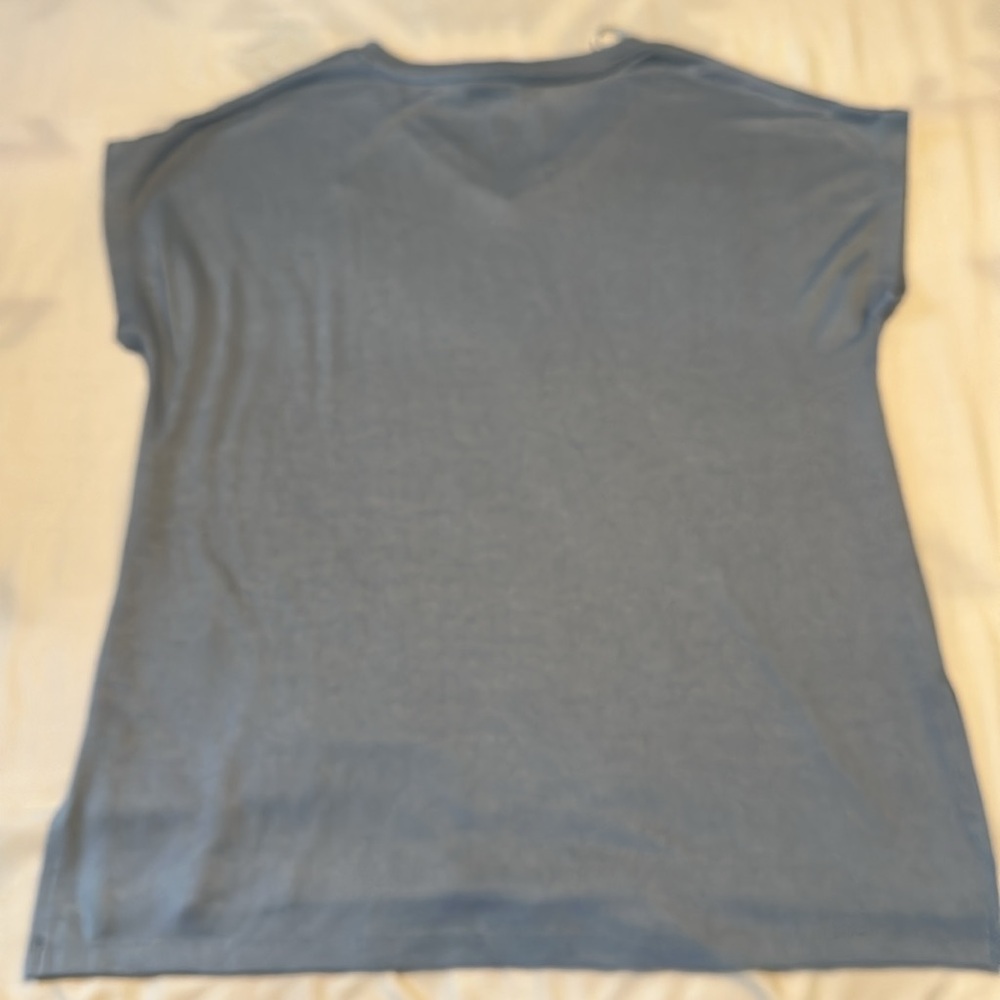 Women's Orvis Blue V-Neck Top Size Small - Picture 4 of 4
